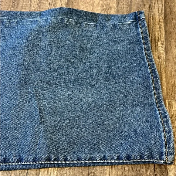 Well Worn Wide-Leg High-Rise Jeans in Medium Blue - Picture 7 of 8